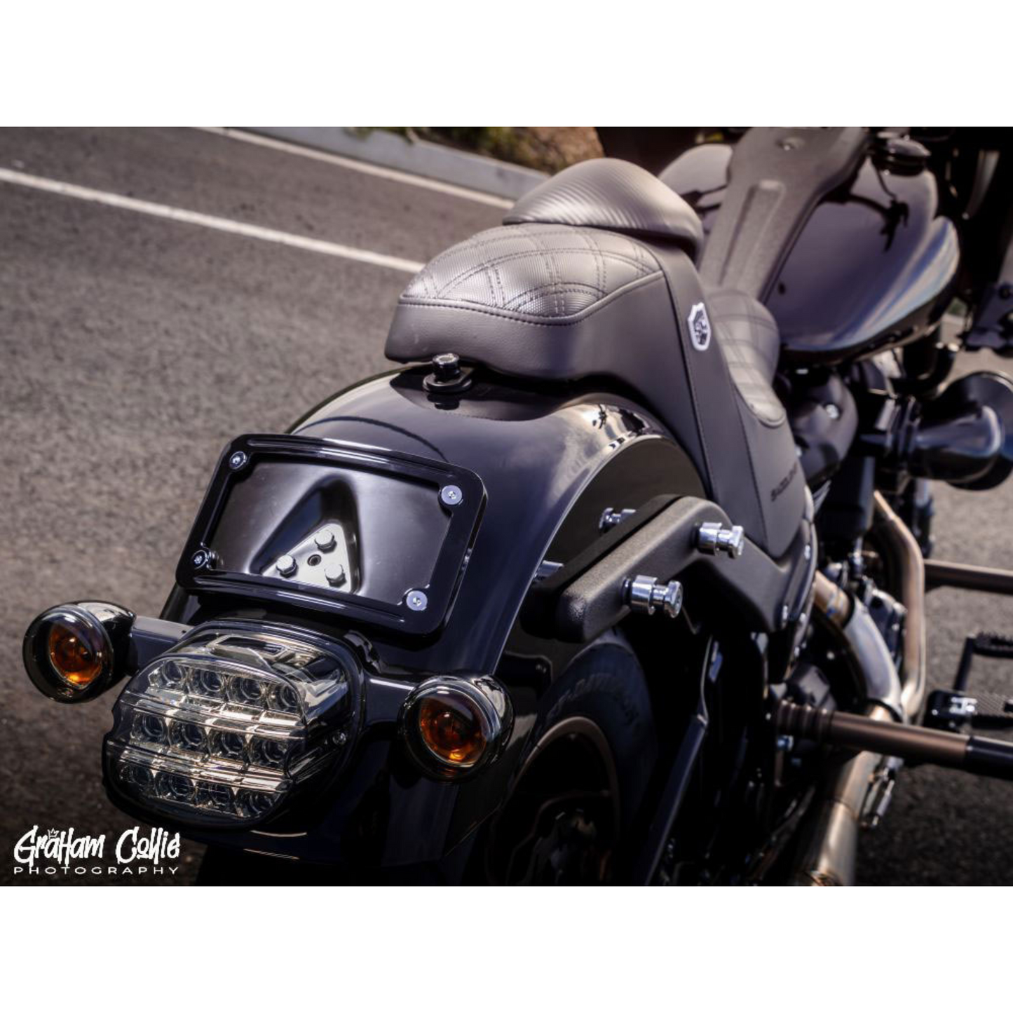 Rollies Speep Shop - Laydown Curved Number Plate Frame With Mount – Gloss Black