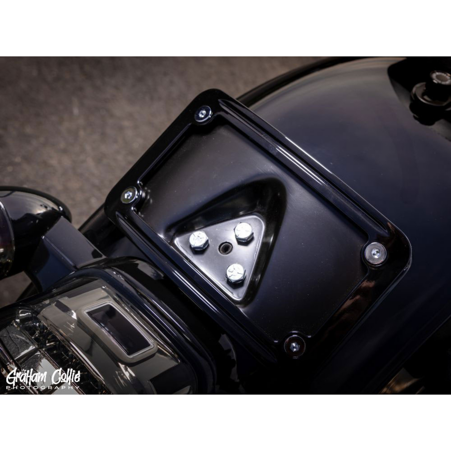 Rollies Speep Shop - Laydown Curved Number Plate Frame With Mount – Gloss Black