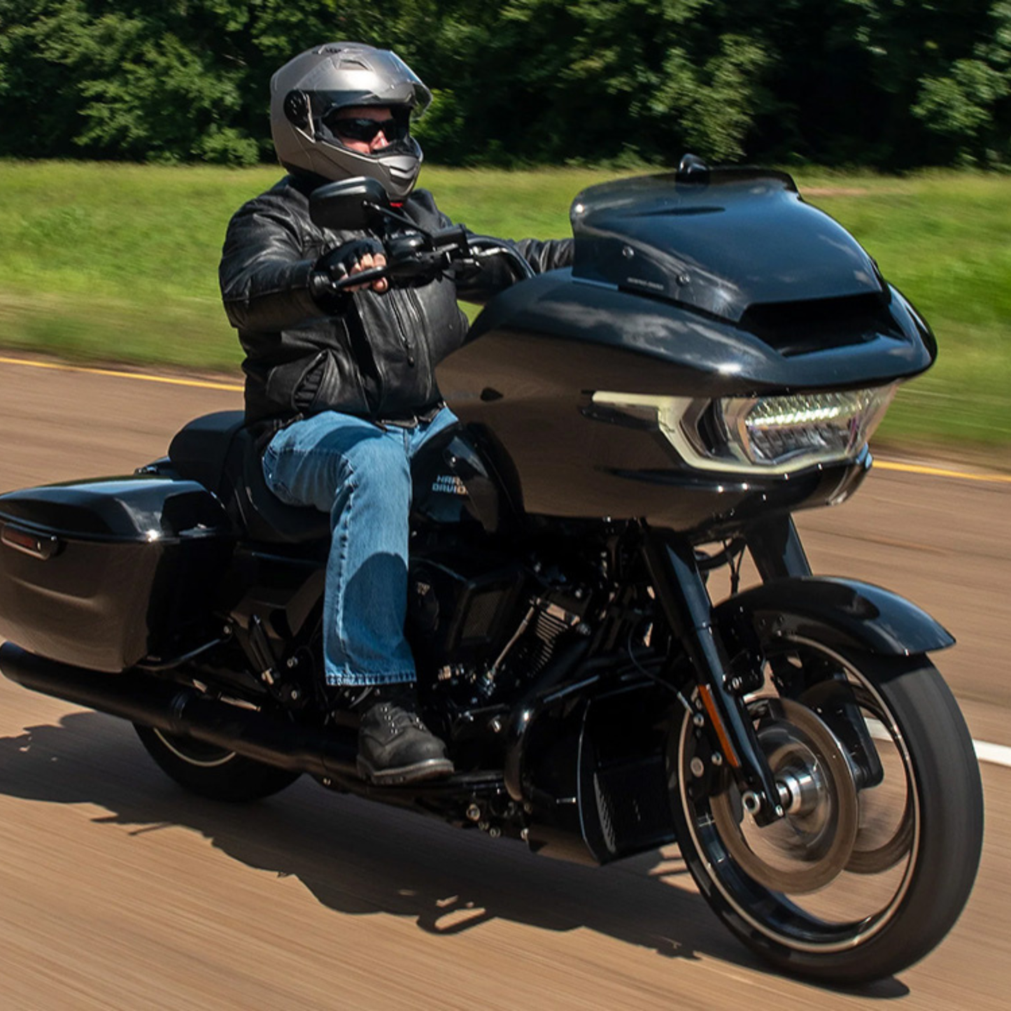 Memphis Shades - 6in. Spoiler Windshield – Dark Smoke. Fits CVO Road Glide 2023up & Road Glide 2024up